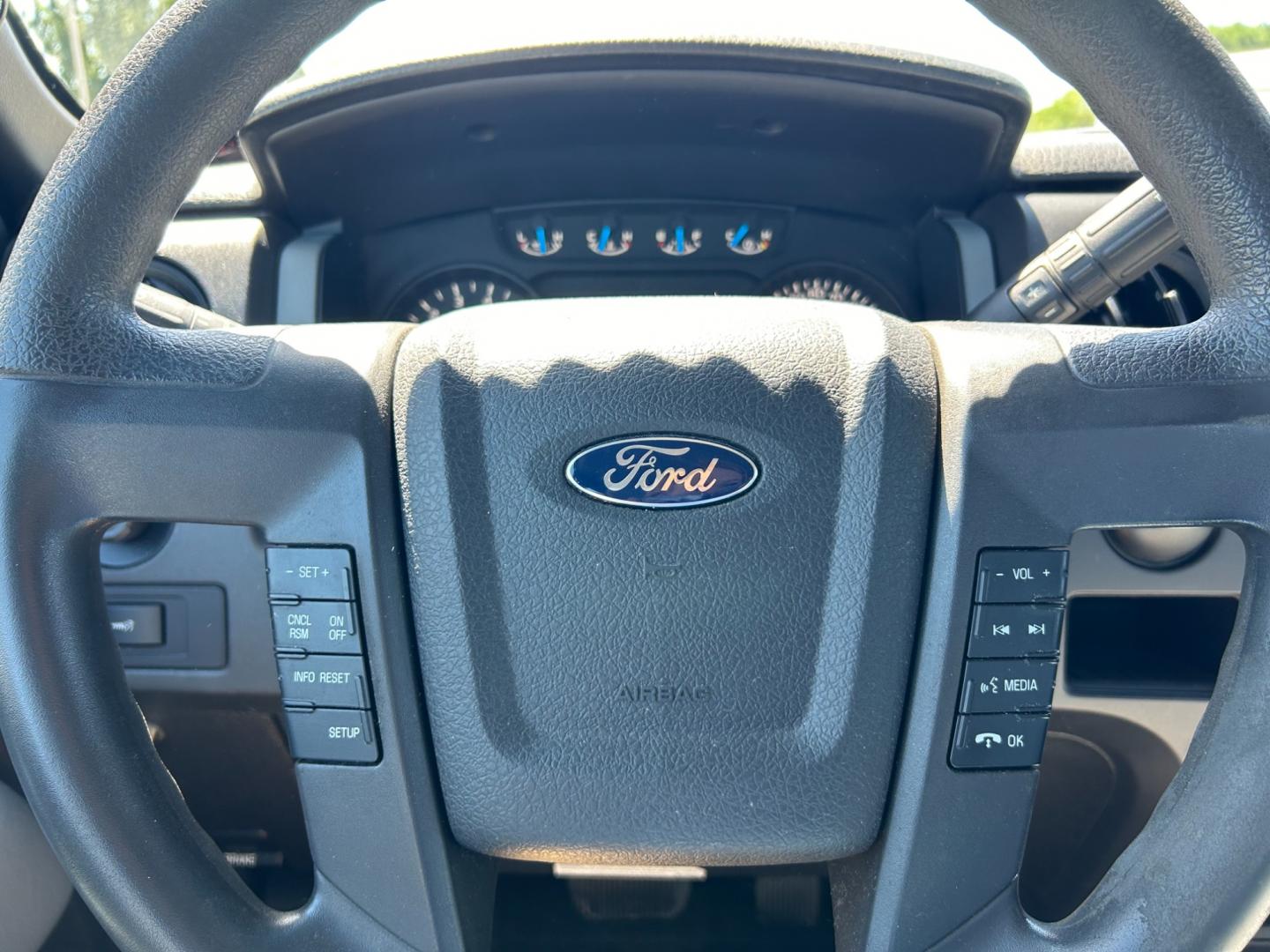 2014 White /Gray Ford F-150 XL SuperCab 6.5-ft. Bed 2WD (1FTEX1CM8EK) with an 3.7L V6 DOHC 24V engine, 6-Speed Automatic transmission, located at 17760 Hwy 62, Morris, OK, 74445, (918) 733-4887, 35.609104, -95.877060 - Photo#12